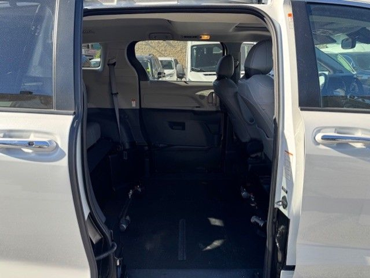 2022 TOYOTA SIENNA - Image 3