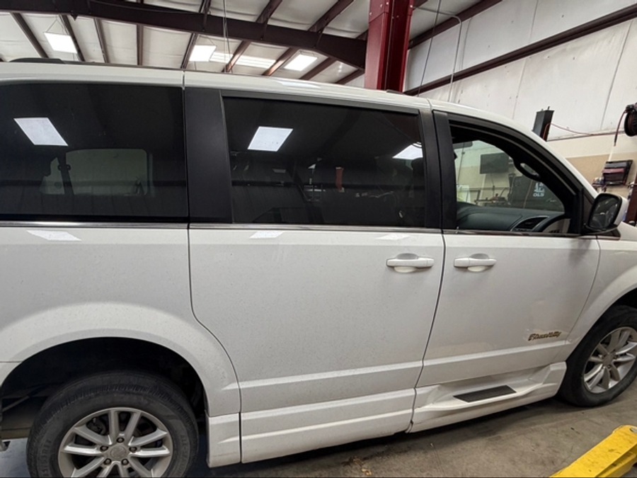 White Dodge Grand Caravan image number 9