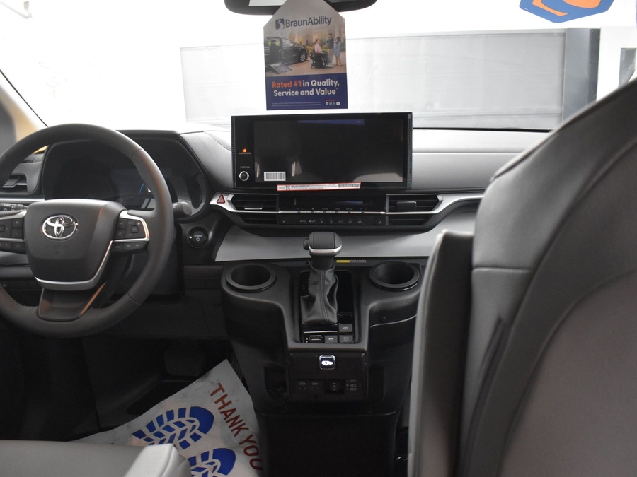 New 2025 Toyota Sienna Hybrid XLE Base - BraunAbility Side Entry Entry In Floor Automatic Ramp