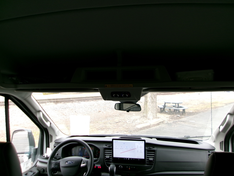 White Ford T350 image number 17
