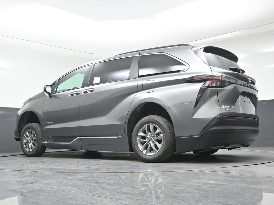 New 2026 Toyota Sienna Hybrid XLE Add - BraunAbility Side Entry Fold Out Automatic Ramp