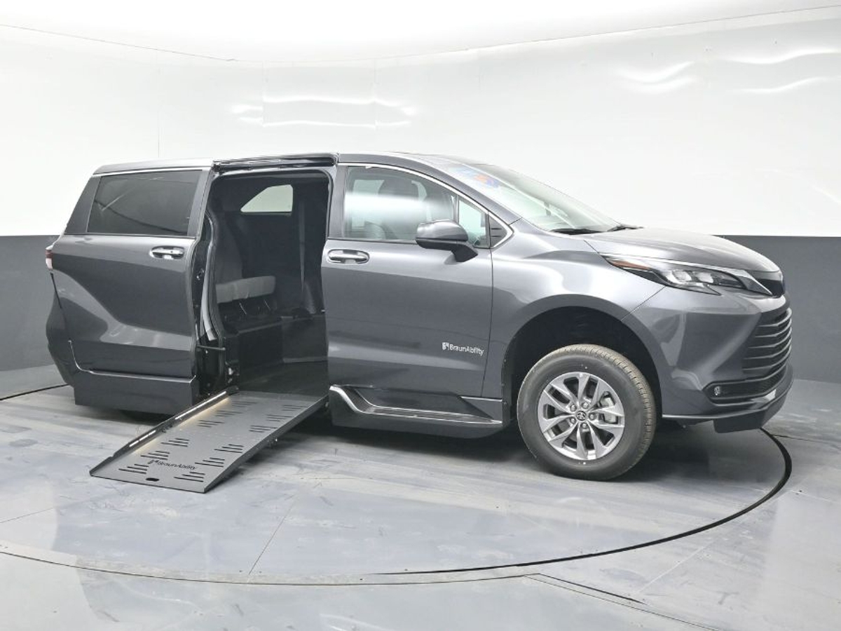 2025 TOYOTA SIENNA - Image 13