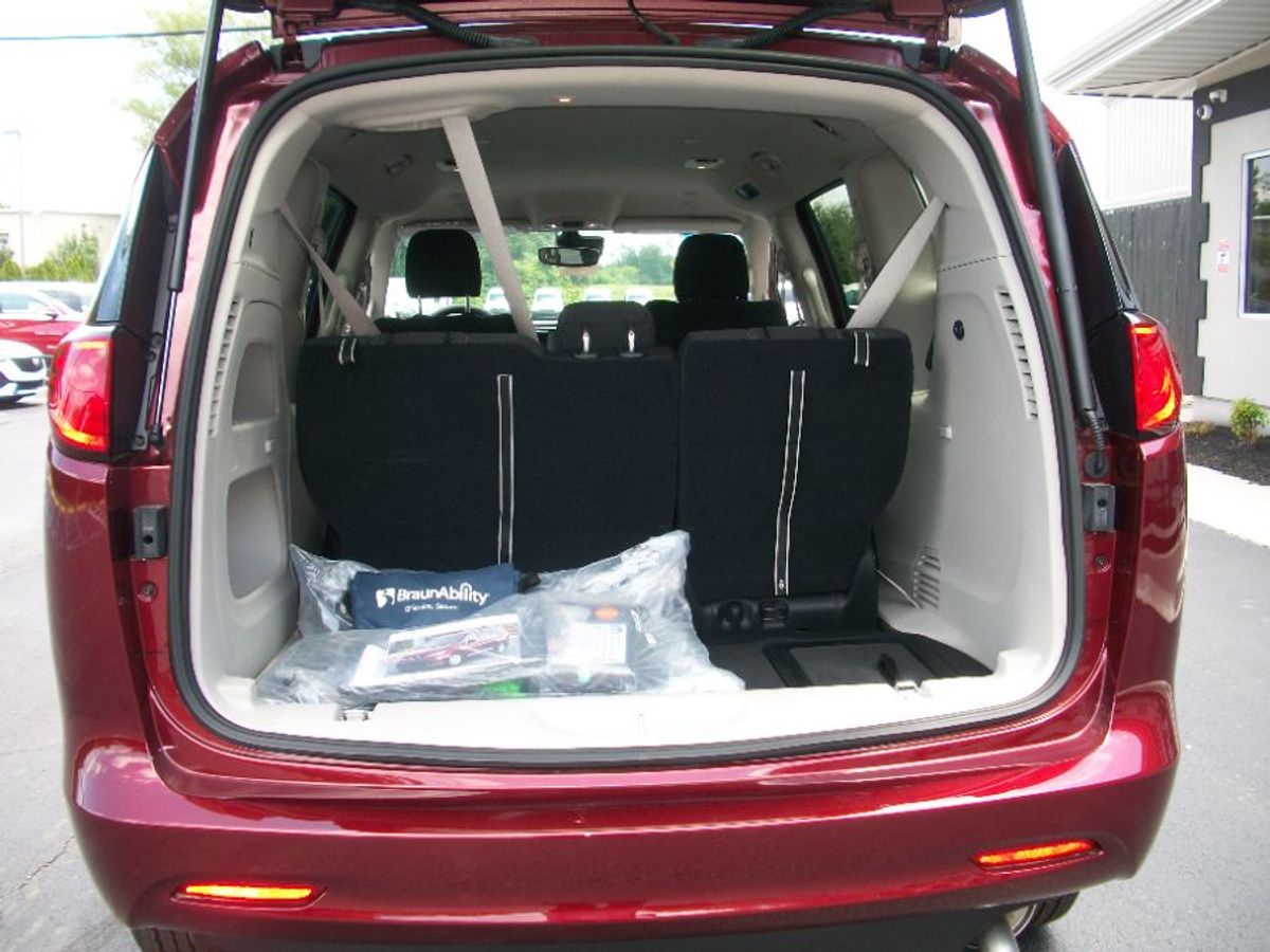 2023 CHRYSLER VOYAGER - Image 11