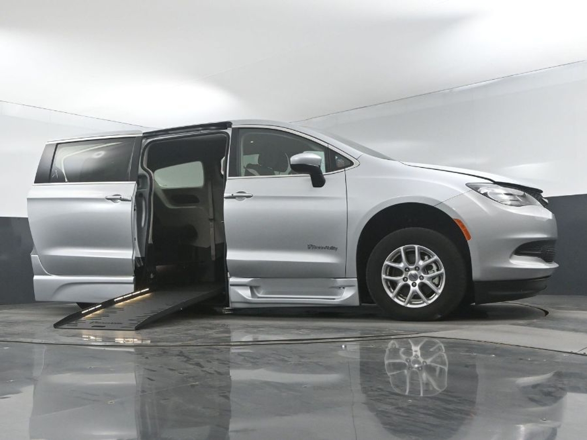 2023 CHRYSLER VOYAGER - Image 11