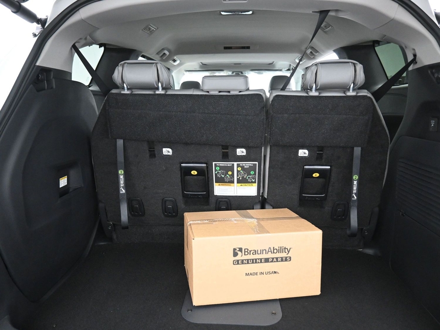 New 2026 Toyota Sienna Hybrid XLE Add - BraunAbility Side Entry Entry Fold Out Automatic Ramp