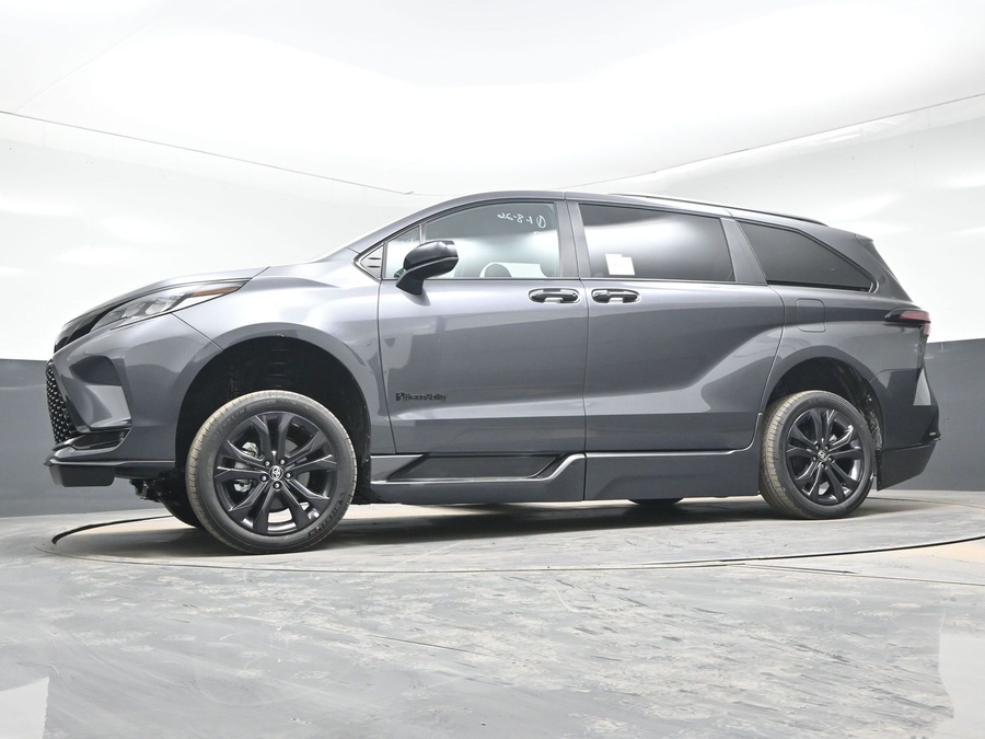 New 2025 Toyota Sienna Hybrid XSE Sport - BraunAbility Side Entry Entry In Floor Automatic Ramp