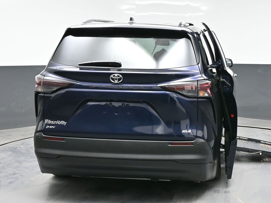New 2026 Toyota Sienna Hybrid XLE Plus - BraunAbility Side Entry Entry Fold Out Automatic Ramp