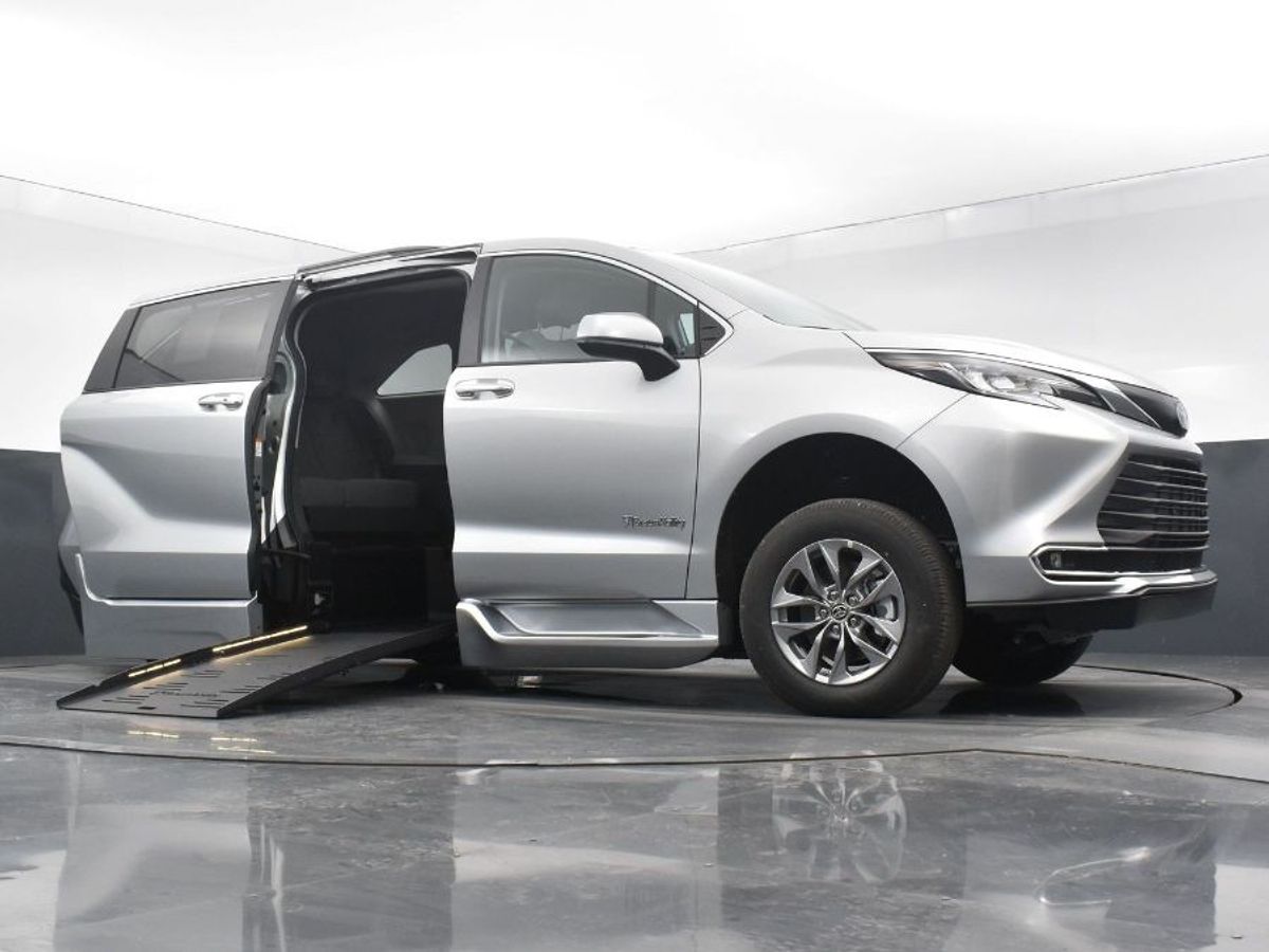 2023 TOYOTA SIENNA - Image 9