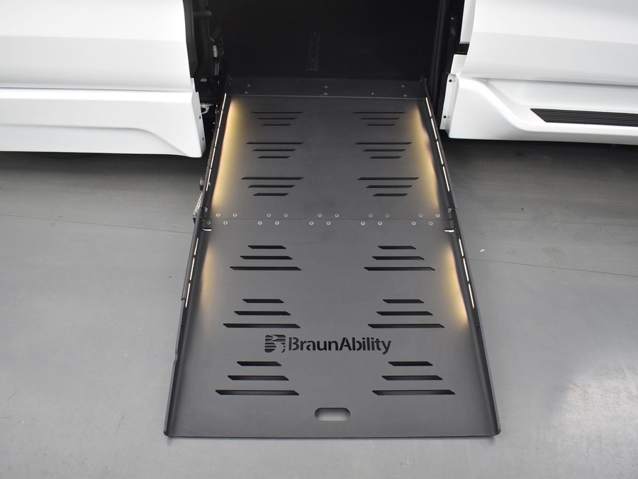 New 2025 Toyota Sienna Hybrid XSE Sport - BraunAbility Side Entry Entry Fold Out Automatic Ramp