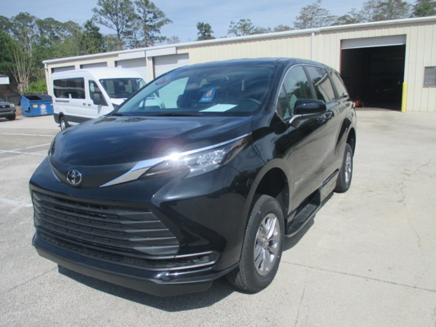 Black Toyota Sienna image number 26