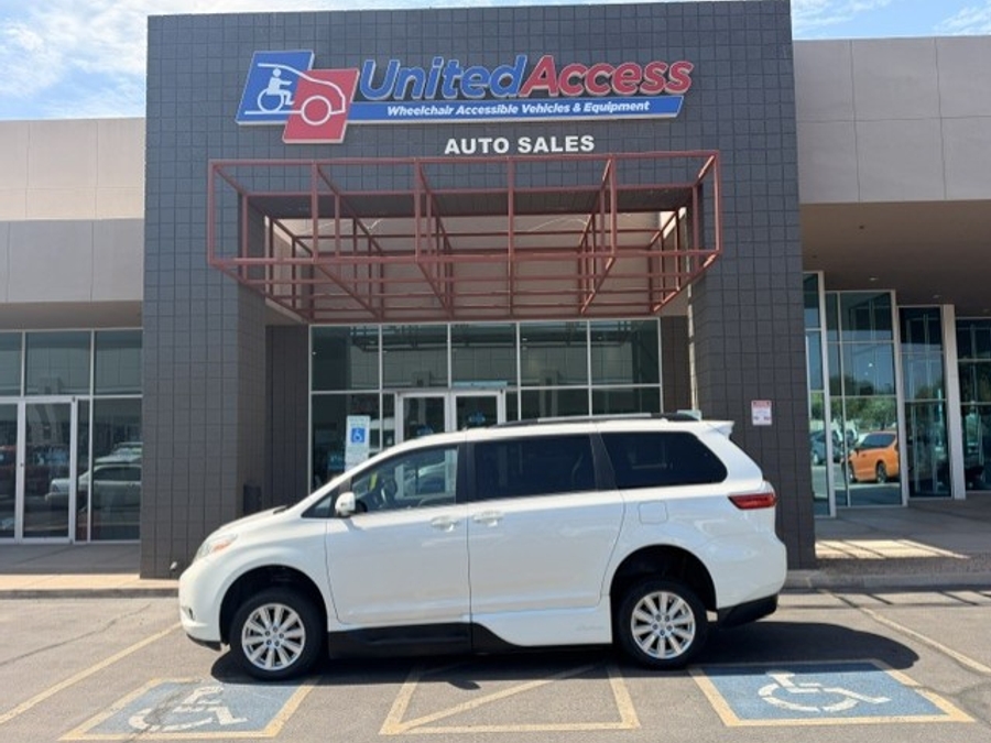 Used 2017 Toyota Sienna XLE - VMI Side Entry In Floor Automatic Ramp