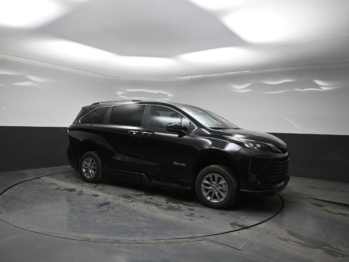 2025 TOYOTA SIENNA - Image 18