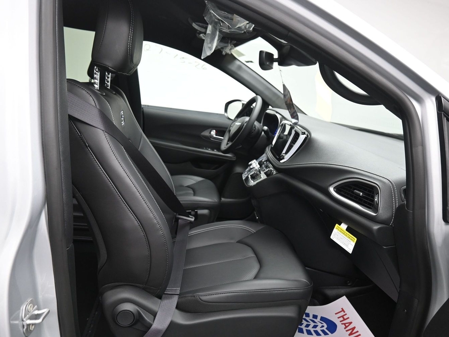 New 2026 Chrysler Pacifica Select Sport - BraunAbility Side Entry Fold Out Automatic Ramp