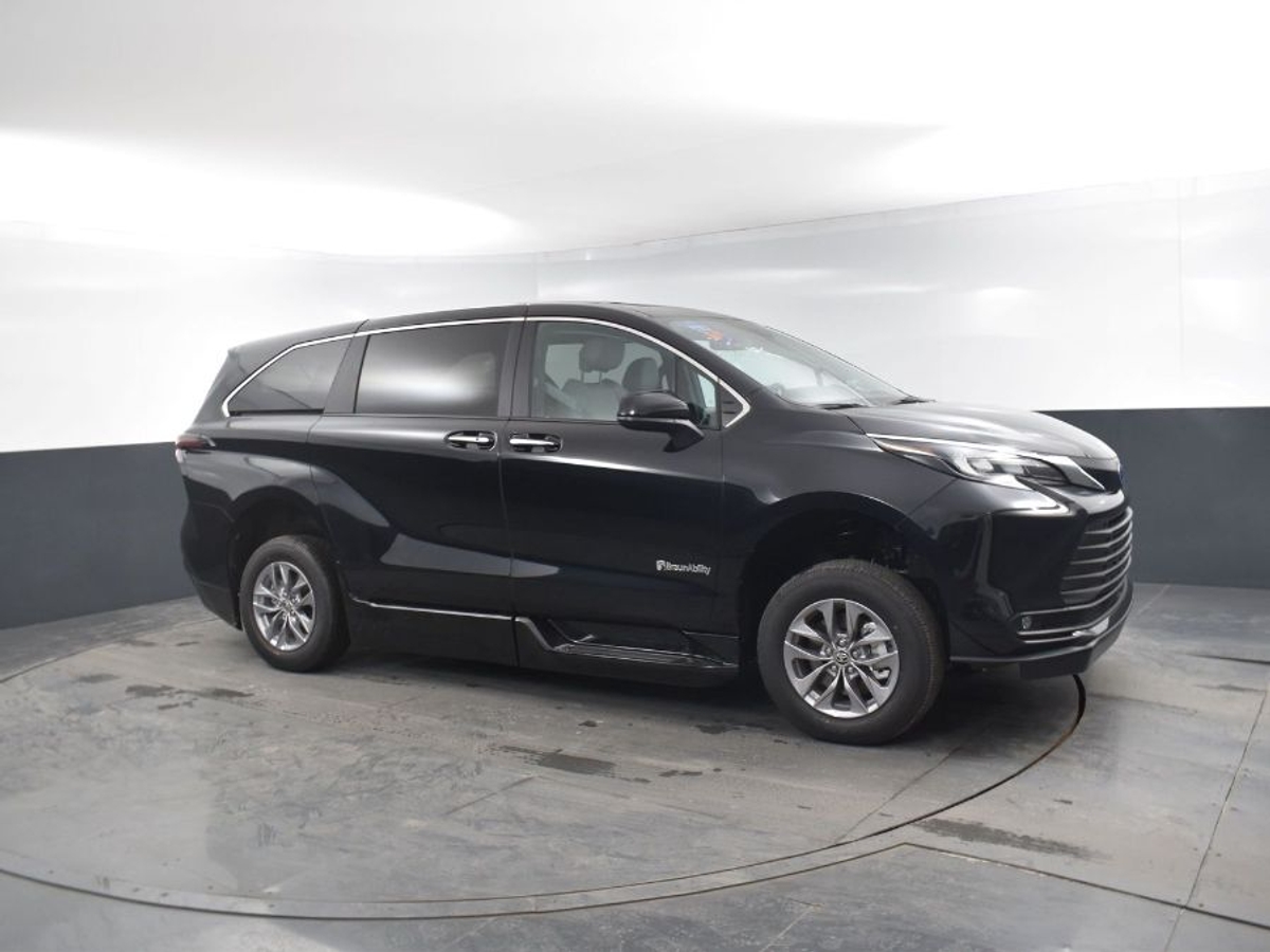 2025 TOYOTA SIENNA - Image 18