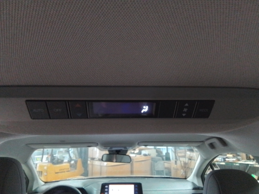 Grey Toyota Sienna image number 14