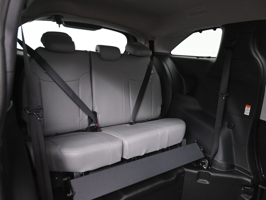 Grey Toyota Sienna image number 7