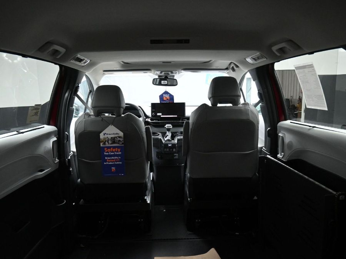 2025 TOYOTA SIENNA - Image 15