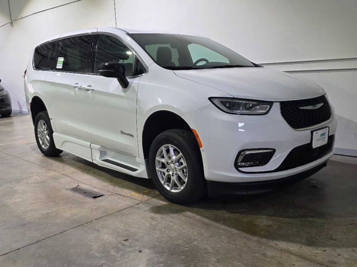 2025 CHRYSLER PACIFICA - Image 4