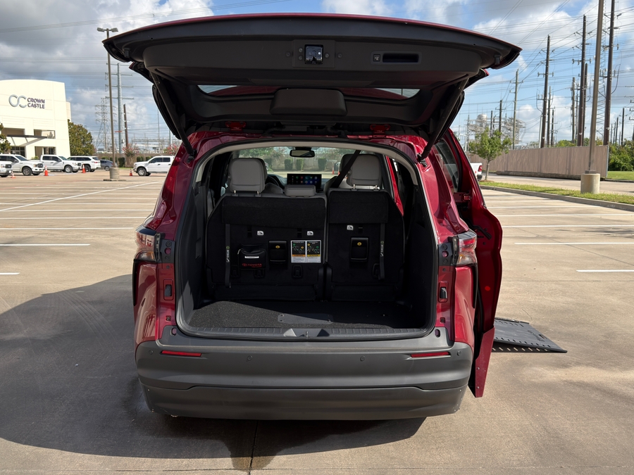 Used 2026 Toyota Sienna Hybrid XLE - BraunAbility Side Entry In Floor Automatic Ramp