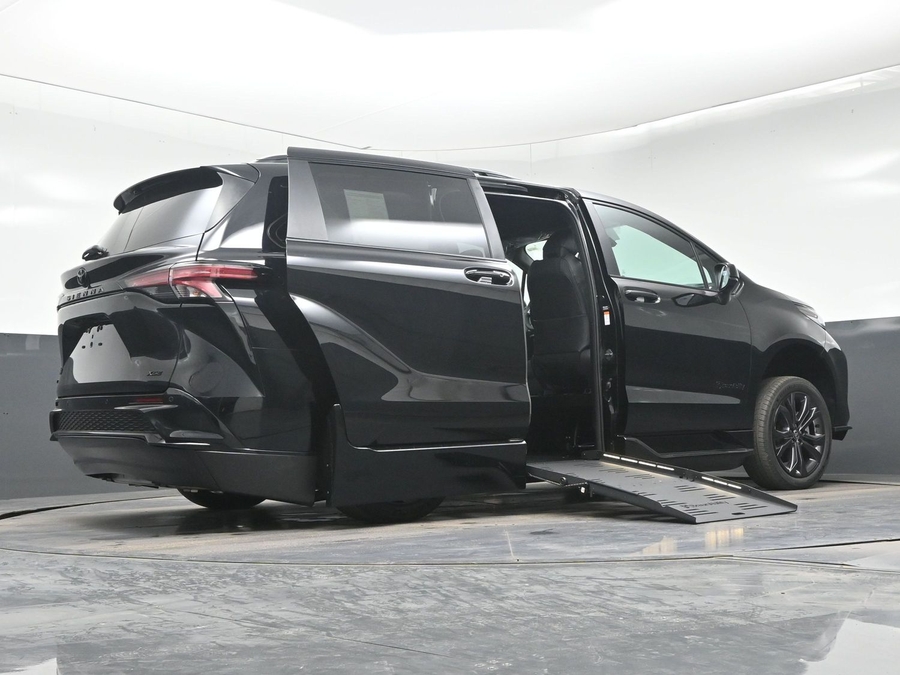 New 2026 Toyota Sienna Hybrid XSE Sport - BraunAbility Side Entry Fold Out Automatic Ramp