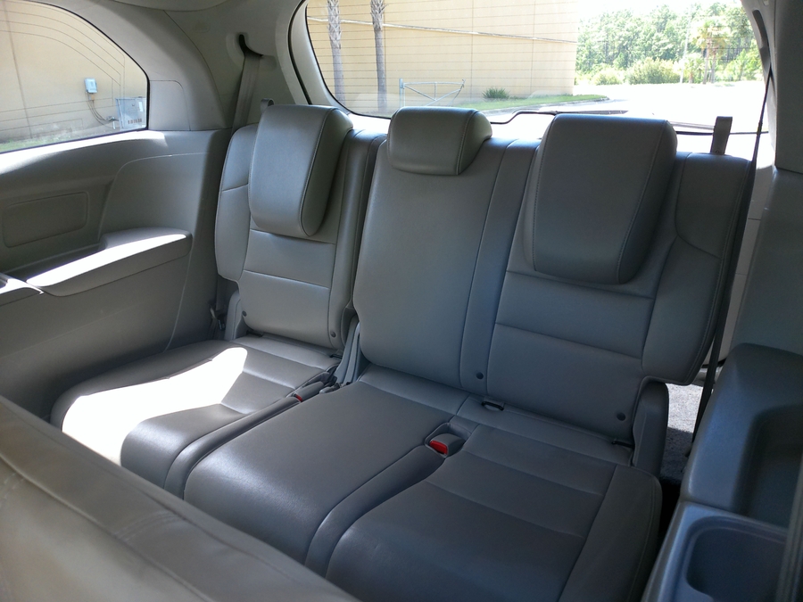 Grey Honda Odyssey image number 8