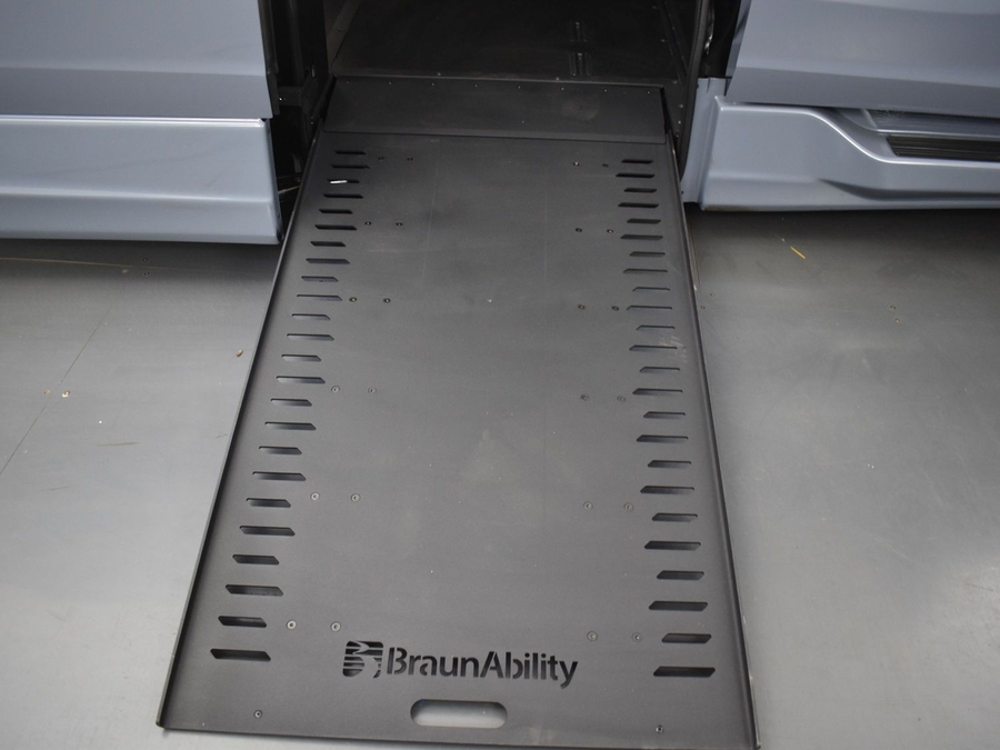 New 2025 Honda Odyssey Touring - BraunAbility Side Entry Entry In Floor Automatic Ramp