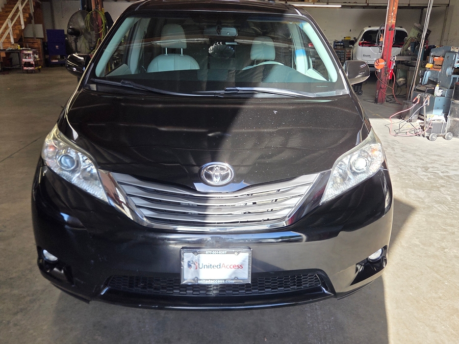 Used 2014 Toyota Sienna XLE - VMI Side Entry In Floor Automatic Ramp