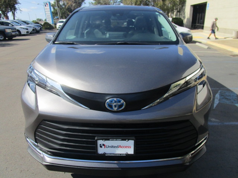 Used 2024 Toyota Sienna Hybrid XLE - BraunAbility Side Entry Entry In Floor Automatic Ramp