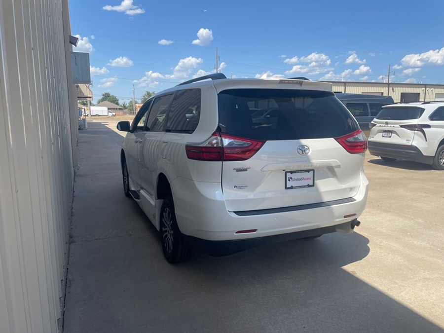 Used 2020 Toyota Sienna XLE - VMI Side Entry In Floor Automatic Ramp