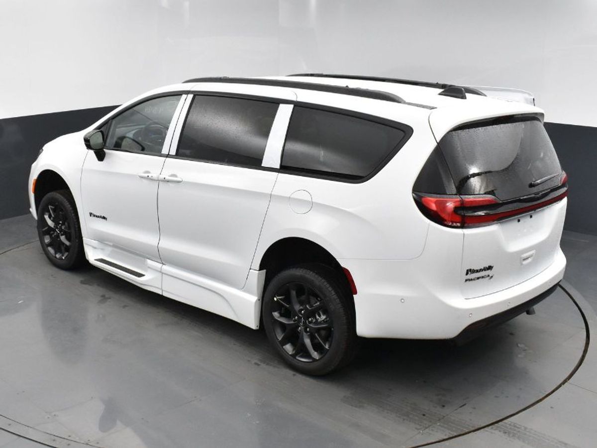 2024 CHRYSLER PACIFICA - Image 15