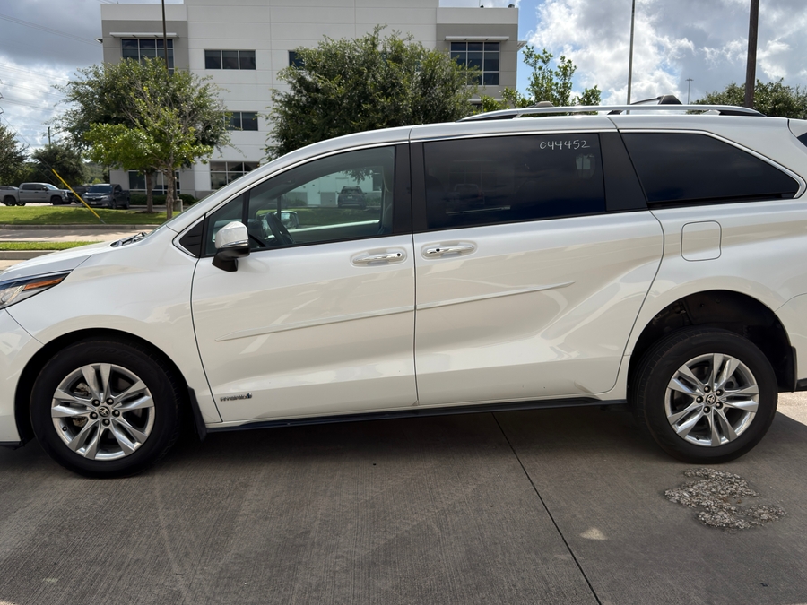 Used 2021 Toyota Sienna Hybrid Limited - Rear Entry Fold Out Manual Ramp