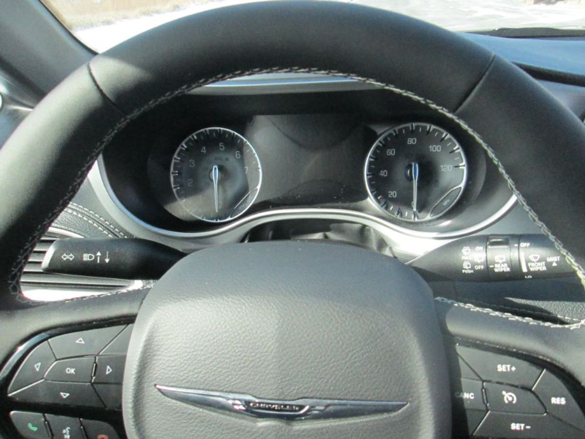 Black Chrysler Pacifica image number 8