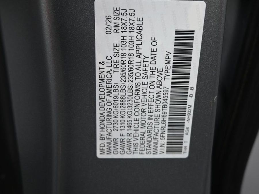 Silver Honda Odyssey image number 19