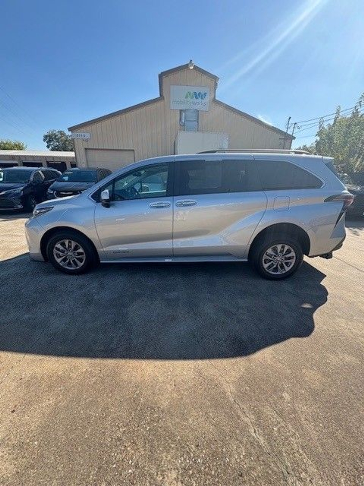 2024 TOYOTA SIENNA - Image 11