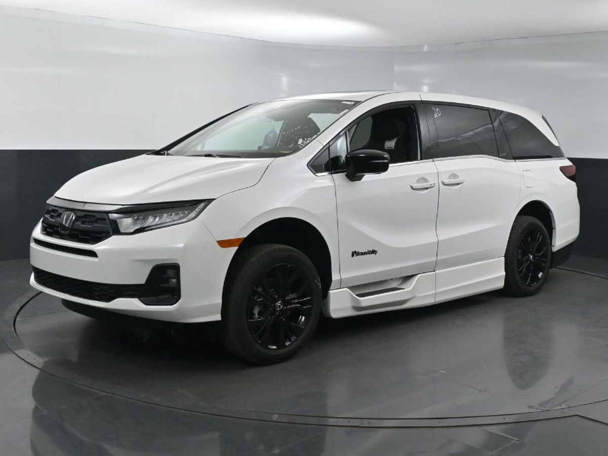 White Honda Odyssey image number 2