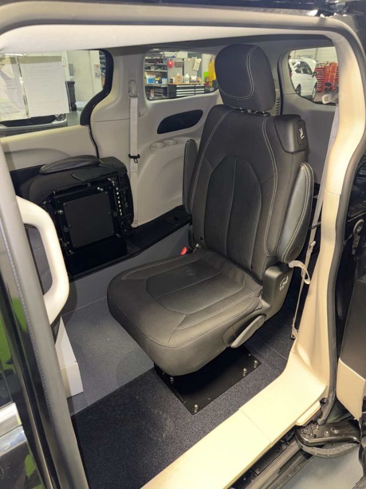 2024 CHRYSLER VOYAGER - Image 19