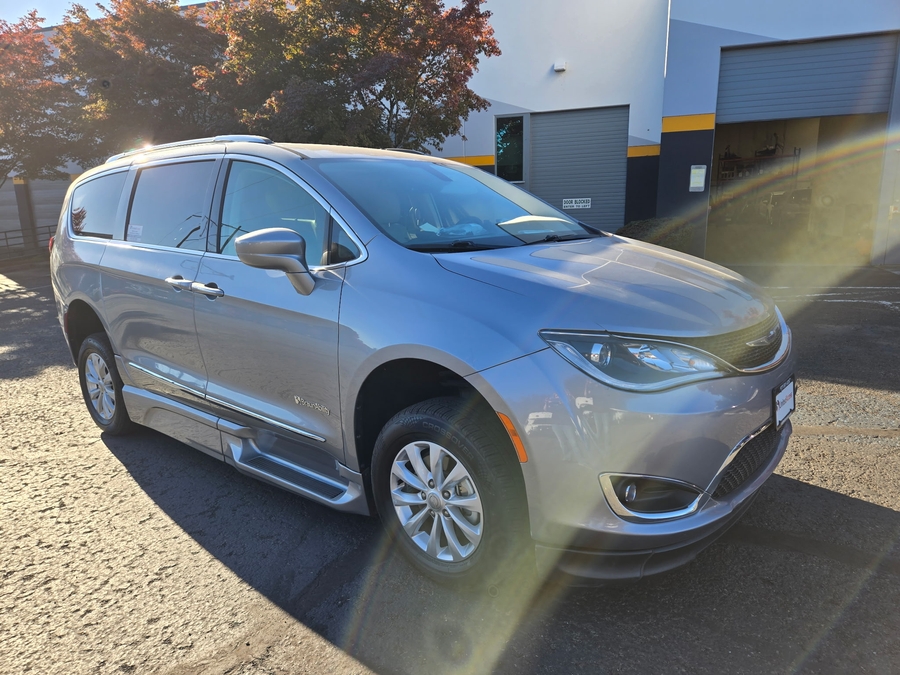 Used 2019 Chrysler Pacifica Touring L - BraunAbility Side Entry Fold Out Automatic Ramp