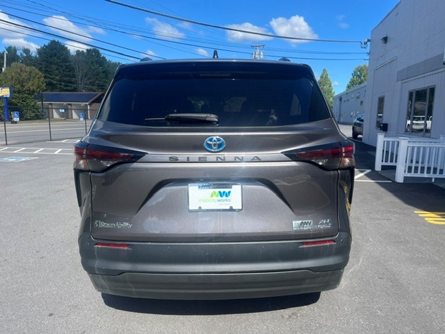 2023 Toyota Sienna XLE - Photo 8
