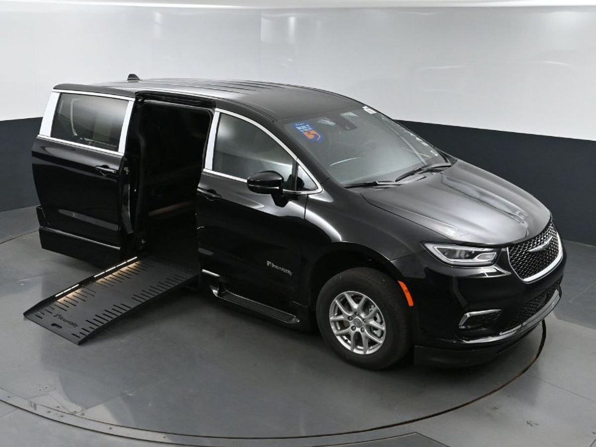 2025 CHRYSLER PACIFICA - Image 22