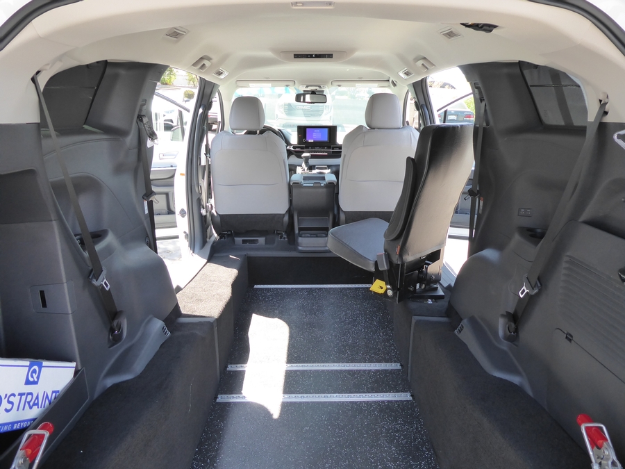New 2026 Toyota Sienna Hybrid LE w swivel 2nd row - Vantage Mobility Commercial Rear Entry Fold Out Manual Ramp
