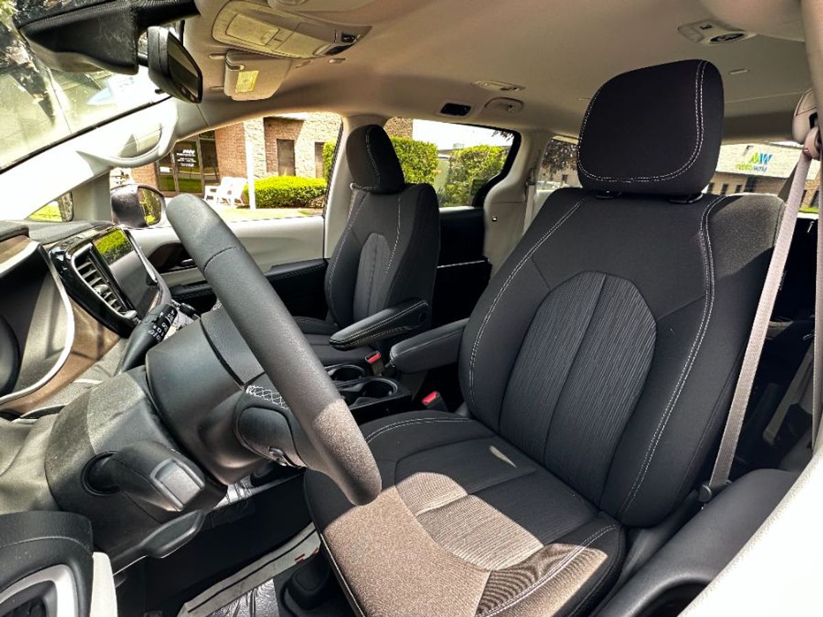 2023 CHRYSLER VOYAGER - Image 9