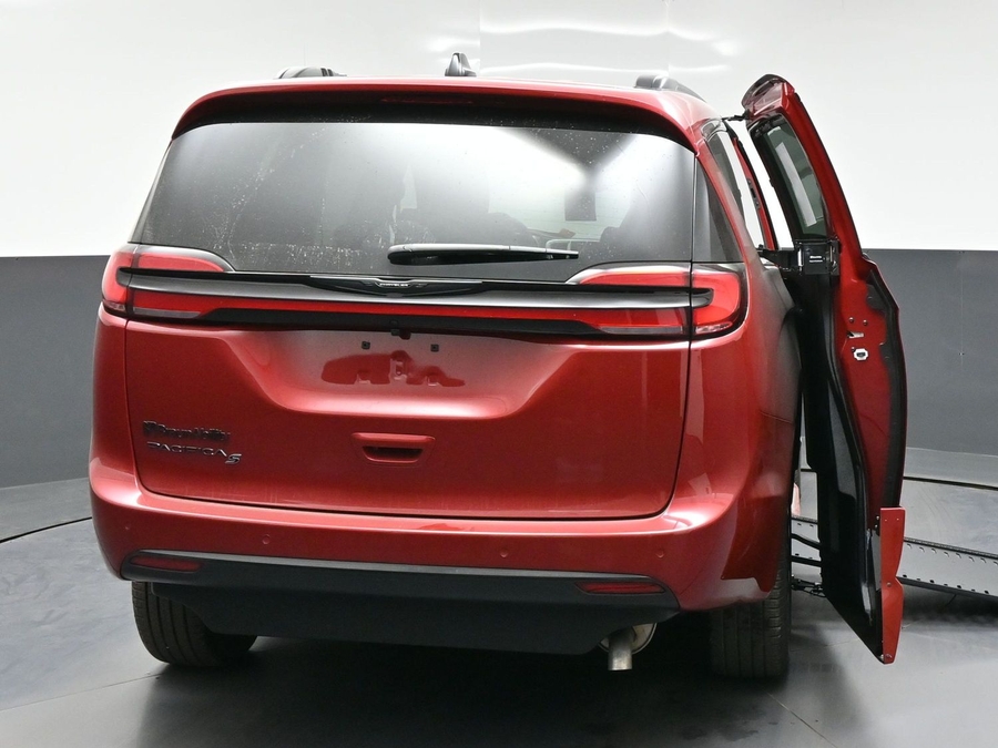 New 2026 Chrysler Pacifica Select Sport - BraunAbility Side Entry In Floor Automatic Ramp