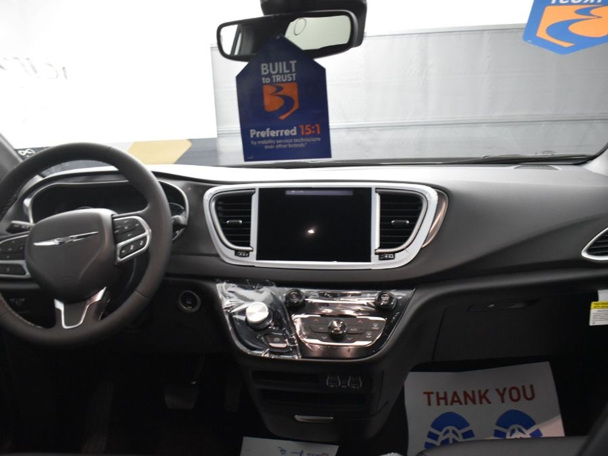 2025 CHRYSLER VOYAGER - Image 14