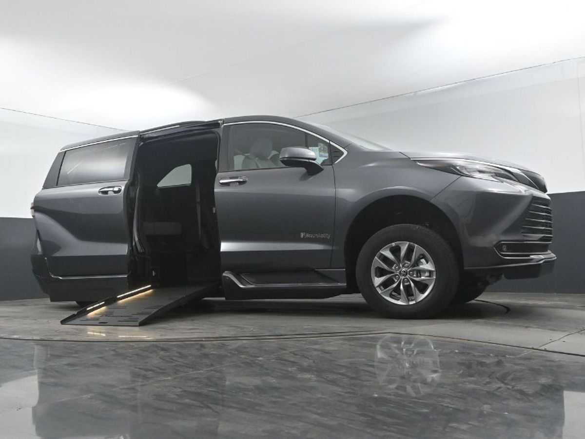 2025 TOYOTA SIENNA - Image 19