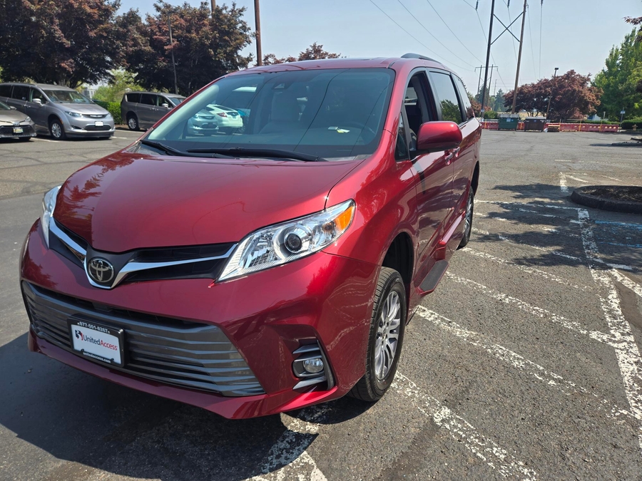 Used 2020 Toyota Sienna XLE - VMI Side Entry In Floor Automatic Ramp