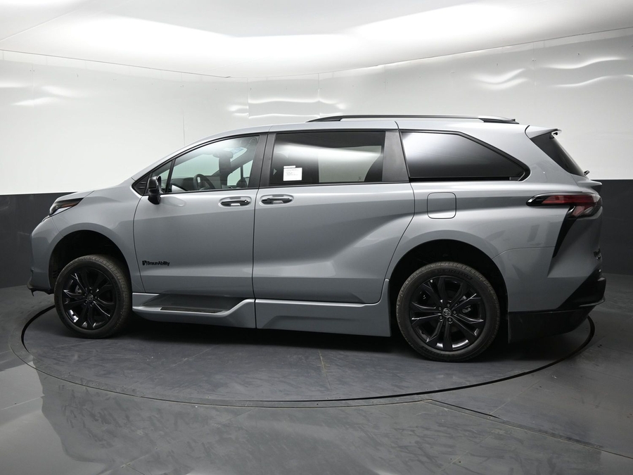 New 2026 Toyota Sienna Hybrid XSE Sport - BraunAbility Side Entry Fold Out Automatic Ramp