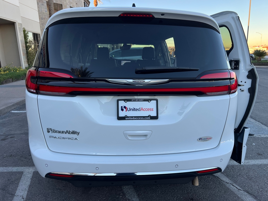 Used 2023 Chrysler Pacifica Touring L Safety - BraunAbility Side Entry Entry In Floor Automatic Ramp