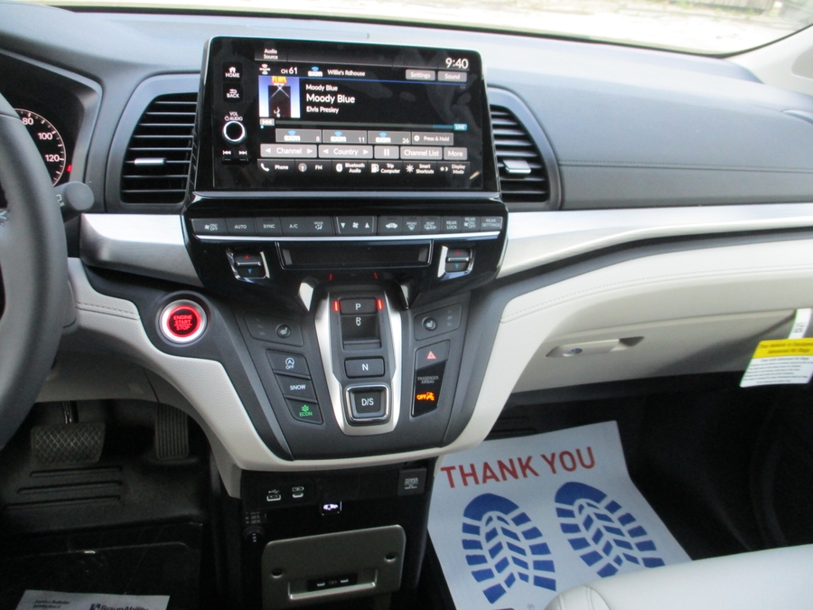 Blue Honda Odyssey image number 14