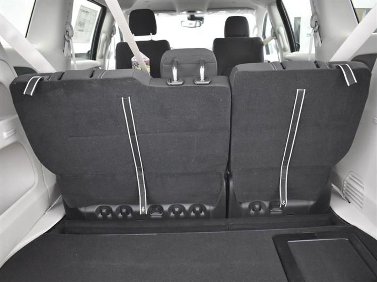 2023 CHRYSLER VOYAGER - Image 2