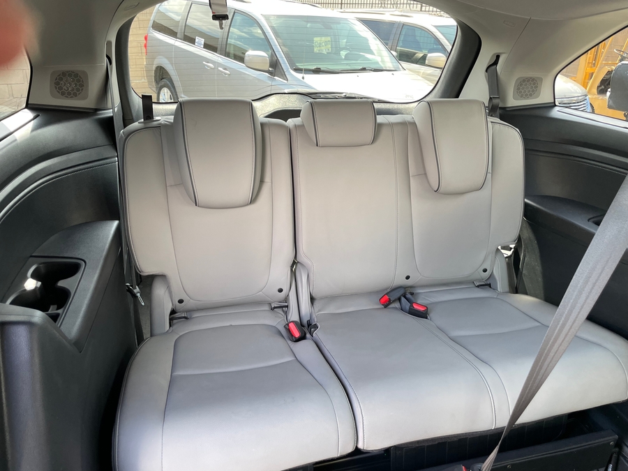 Used 2022 Honda Odyssey Elite - BraunAbility Side Entry Entry In Floor Automatic Ramp